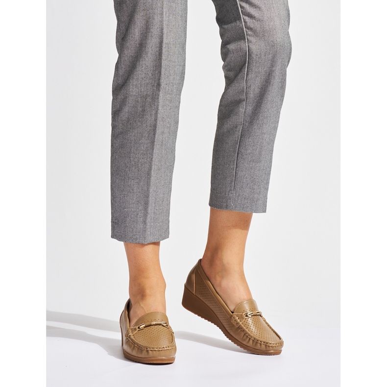 Hnědé prolamované mokasíny s nízkým klínem hnědý 1