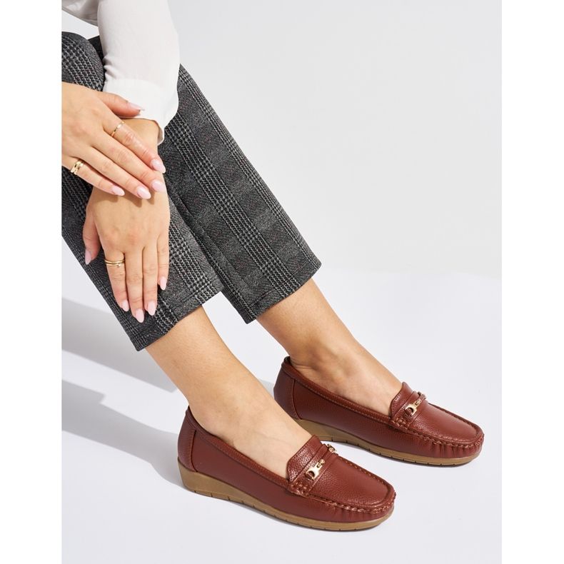 Hnědé dámské mokasíny se zdobením hnědý 1