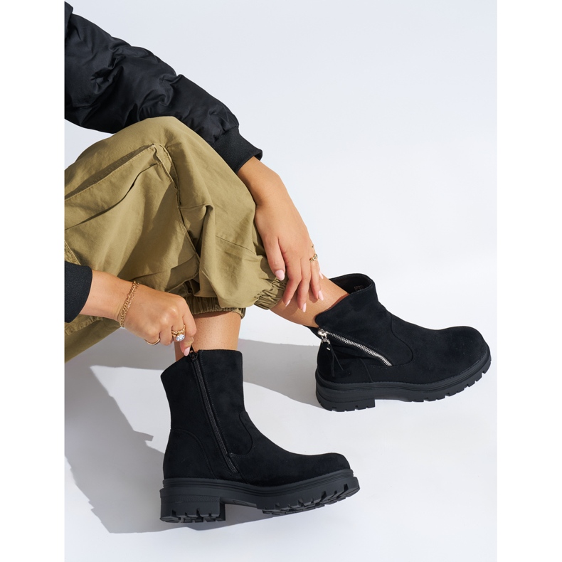 Černé dámské kotníkové boty s ozdobným zipem černá 2