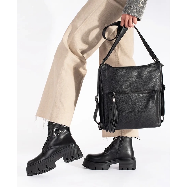 Kožené černé kozačky se silnou podrážkou černá 2