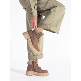 Hnědé zateplené dámské kozačky hnědý 1