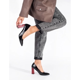 Elegantní lakované černé lodičky na vysokém podpatku černá 1 Elegantní lakované černé lodičky na vysokém podpatku černá 1