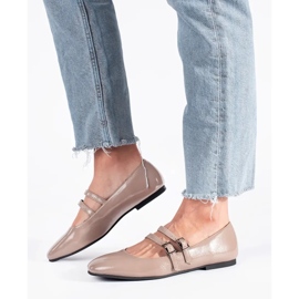 Béžové lakované balerínky se sponou béžový 1 Béžové lakované balerínky se sponou béžový 1