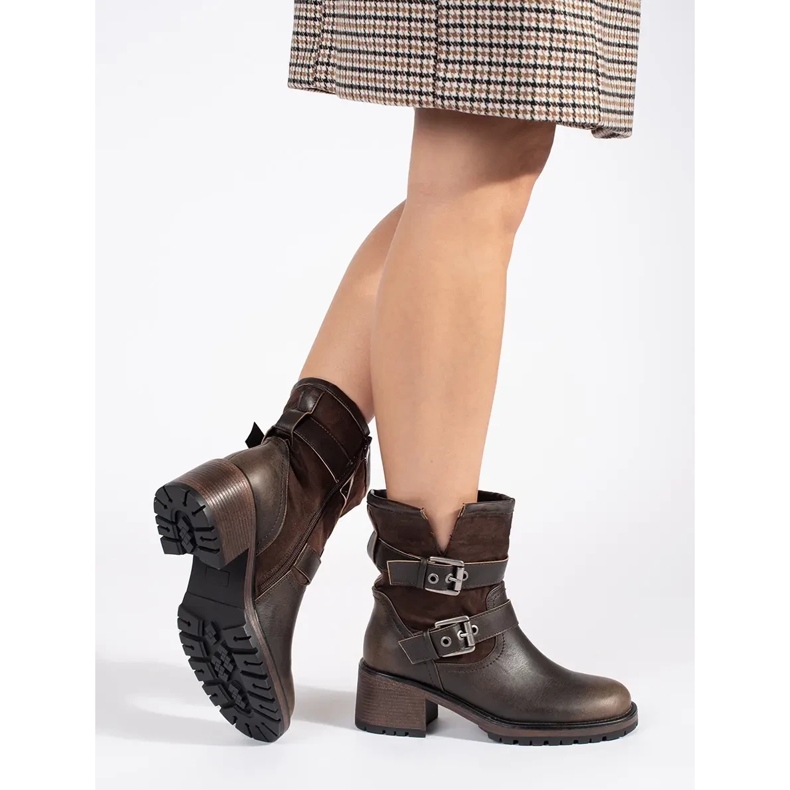 Hnědé dámské kotníkové boty na vysokém podpatku s přezkami hnědý 1