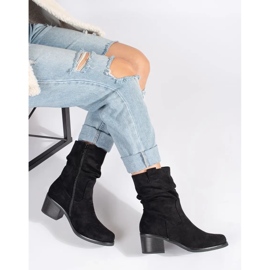 Černé dámské kozačky v kovbojském stylu s volánkovým svrškem černá 1