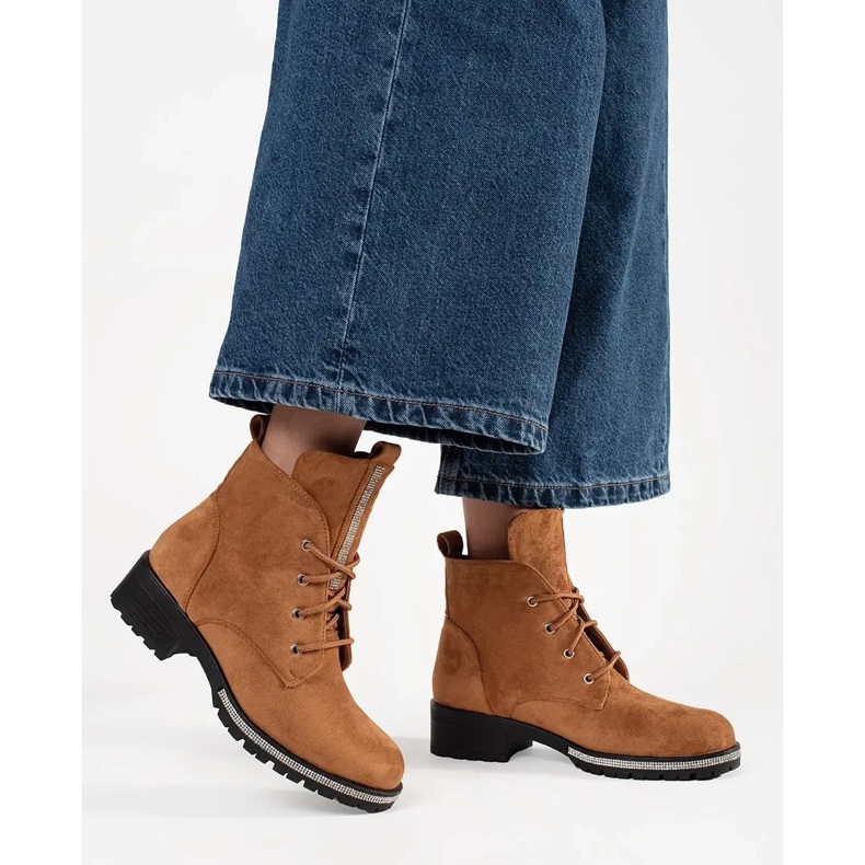 Světle hnědé přichycené boty hnědý 1