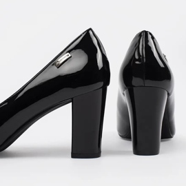 Malovaná černá čerpadla na Post Sergio Leone černý 2