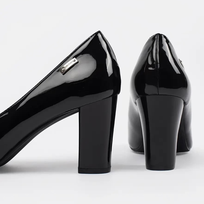 Malovaná černá čerpadla na Post Sergio Leone černý 2