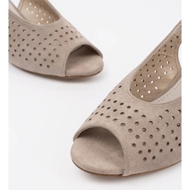 Goodin Béžové sandály na nízkém sloupku béžový 2 Goodin Béžové sandály na nízkém sloupku béžový 2