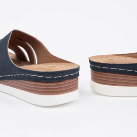 Pohodlné pantofle na nízkých modrých klínech 1