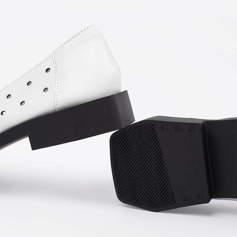 Goodin Bílé dámské boty s otvory a lukem bílý 2