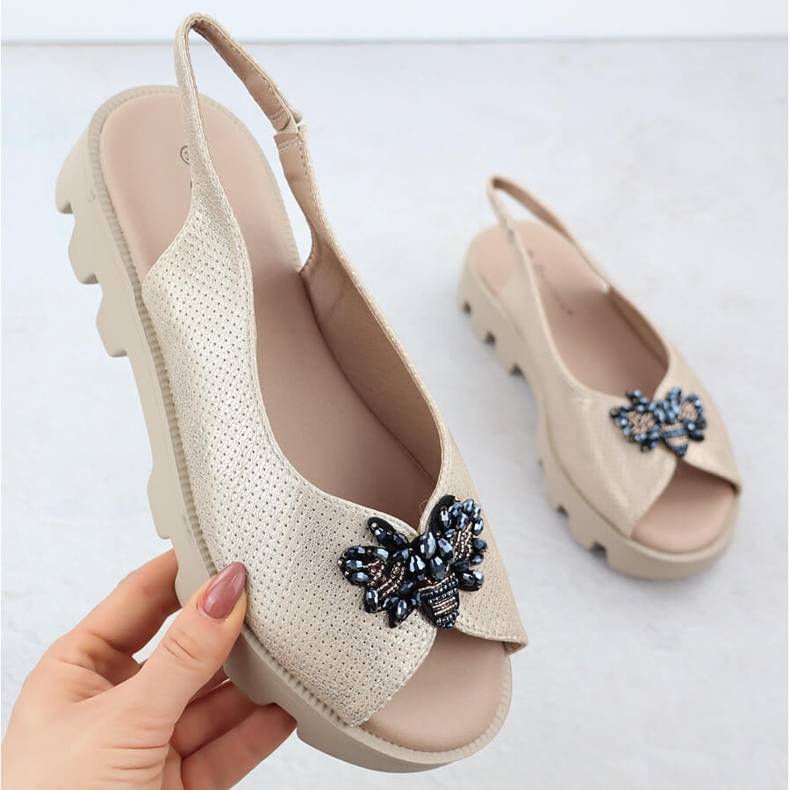 Dámské sandály na platformě perforované kovové zlaté Potocki SZ12610 zlatý 1