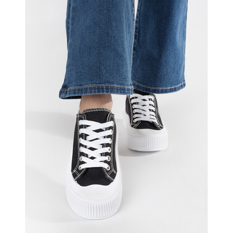 Černobílé tenisky se silnou podrážkou černá 2