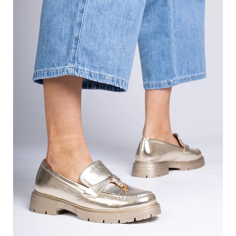 Zlaté elegantní mokasíny s ekologickou dekorací zlatý 1 Zlaté elegantní mokasíny s ekologickou dekorací zlatý 1