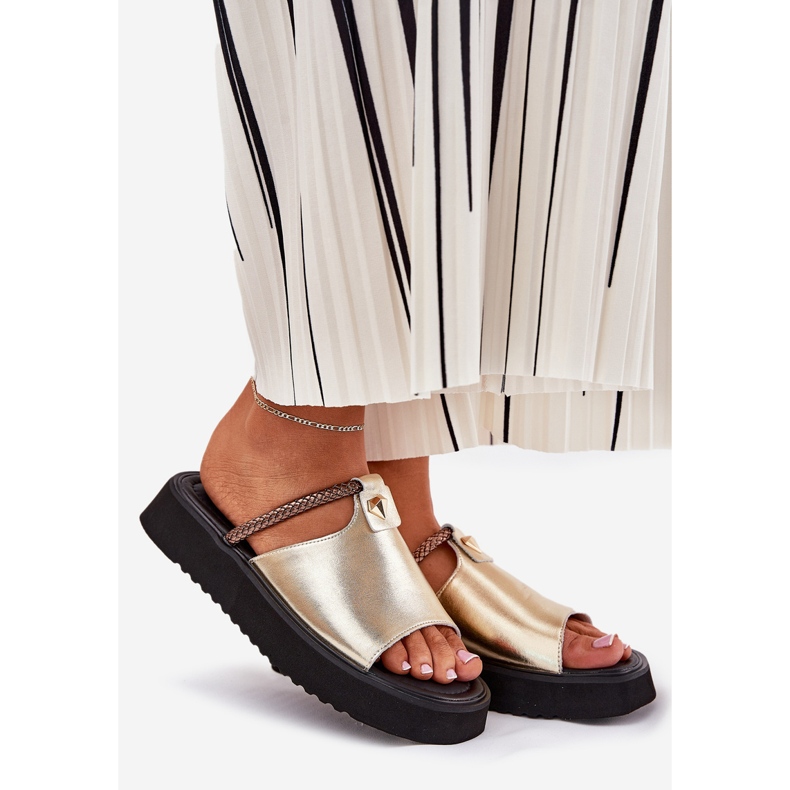 S.Barski Dámské kožené pantofle na platformě s dekorativním pásem D&amp;A MK51-475 Gold zlatý 1