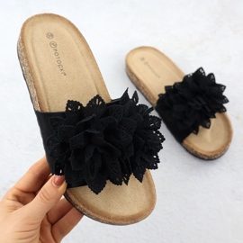 Dámské pantofle s květinami Black Potocki GN17301 černý 1