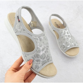 Dámské sandály na vyrážce flexibilní s květinami šedá unisoft 7196 1