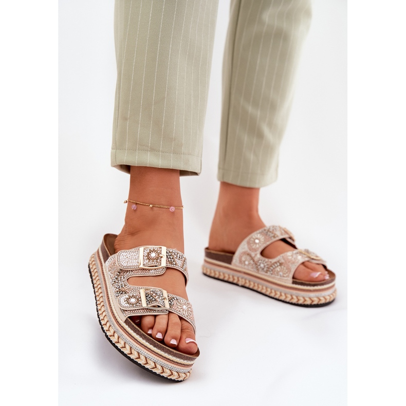 Pantofle s dekorací a spony na zlaté platformě zlatý 2