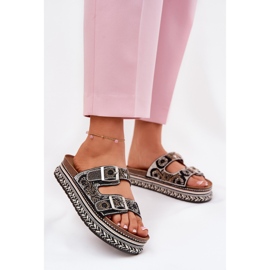 Pantofle s dekorací a spony na černé platformě černá 2