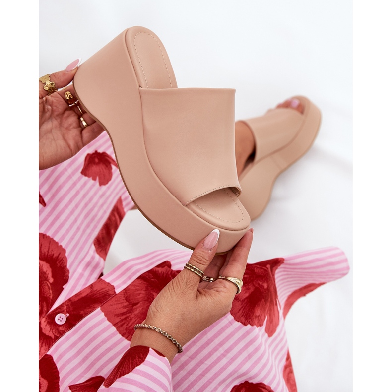 Dámské pantofle na plošině a béžové klíny béžový 1