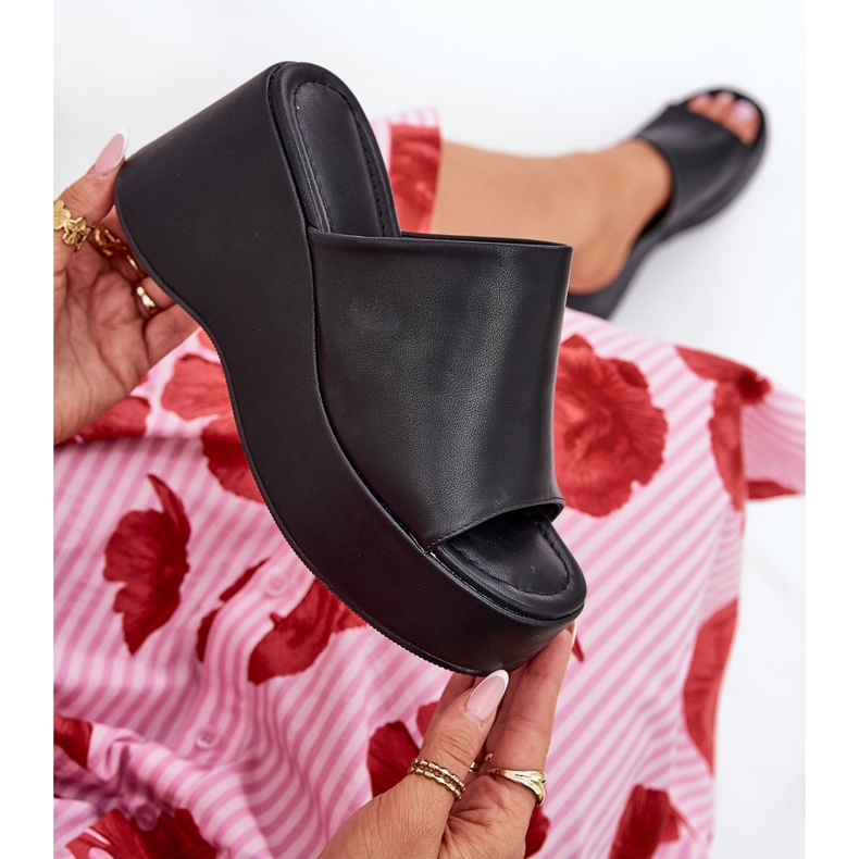 Dámské pantofle na plošině a černé klíny černá 1