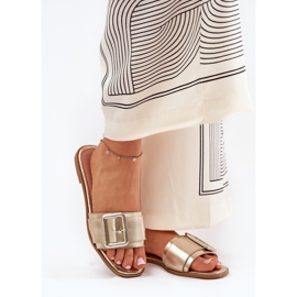 Dámské pantofle s plochou koženou se zlatou sponou zlatý 2 Dámské pantofle s plochou koženou se zlatou sponou zlatý 2