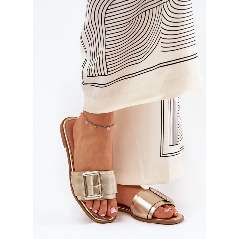 Dámské pantofle s plochou koženou se zlatou sponou zlatý 2 Dámské pantofle s plochou koženou se zlatou sponou zlatý 2