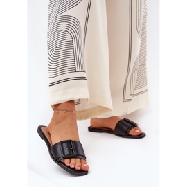 Dámské pantofle s černou sponou s plochou koženou černá 2