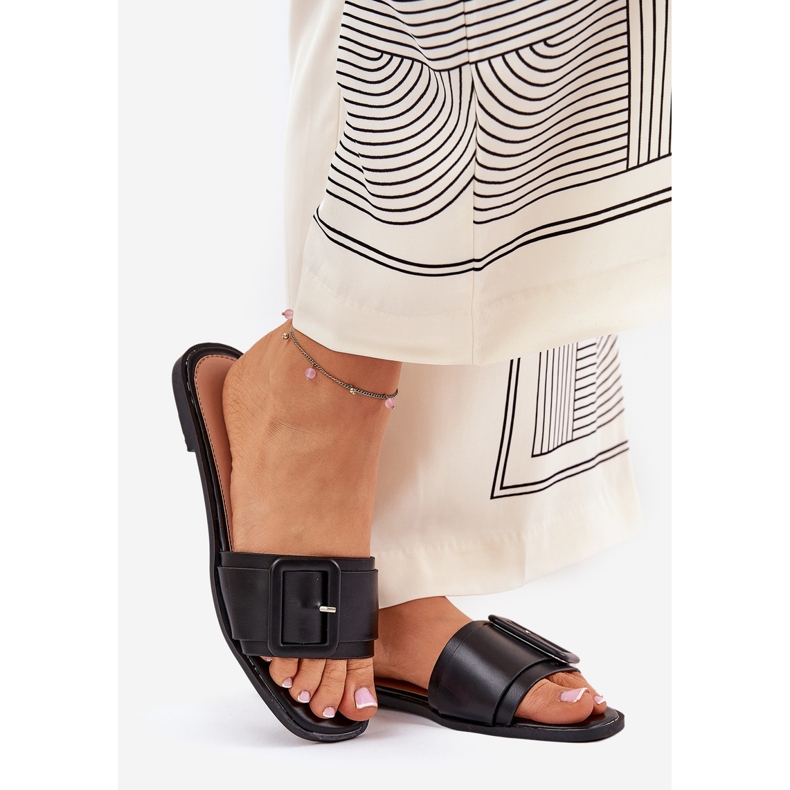 Dámské pantofle s černou sponou s plochou koženou černá 1