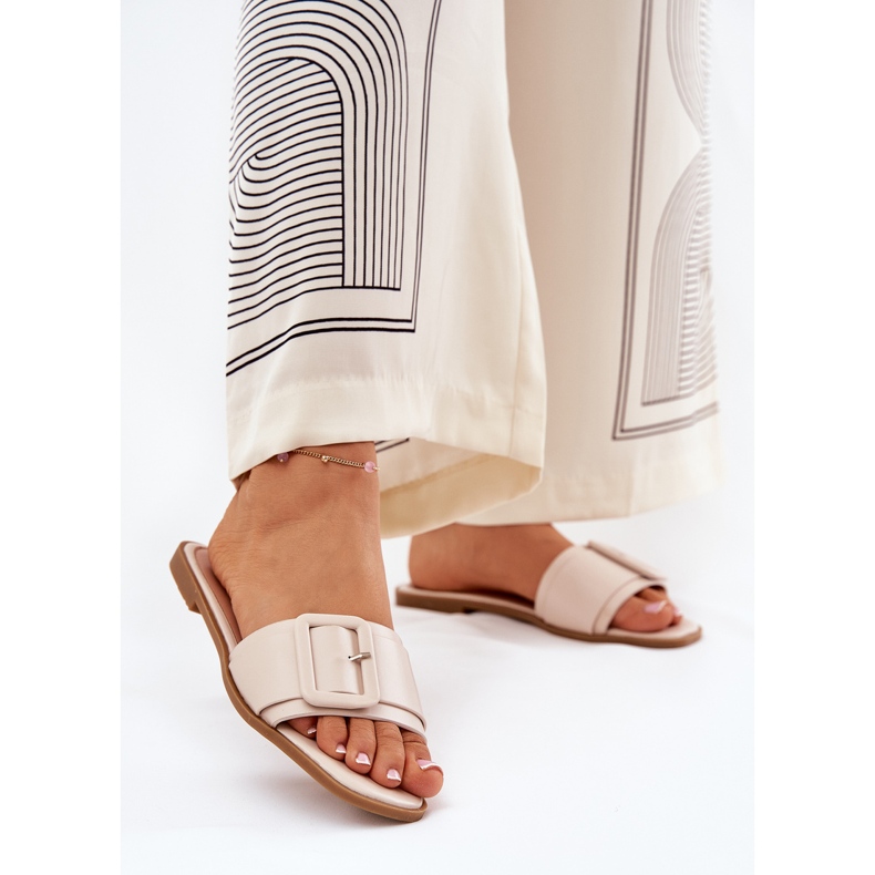 Shrnutí žen s plochou koženou koženou s béžovou sponou béžový 2