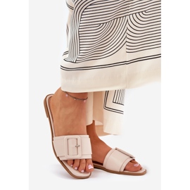 Shrnutí žen s plochou koženou koženou s béžovou sponou béžový 1