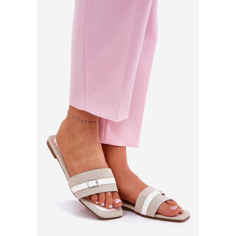 Ploché dámské žabky s béžovým bílým pásem a sponou 1