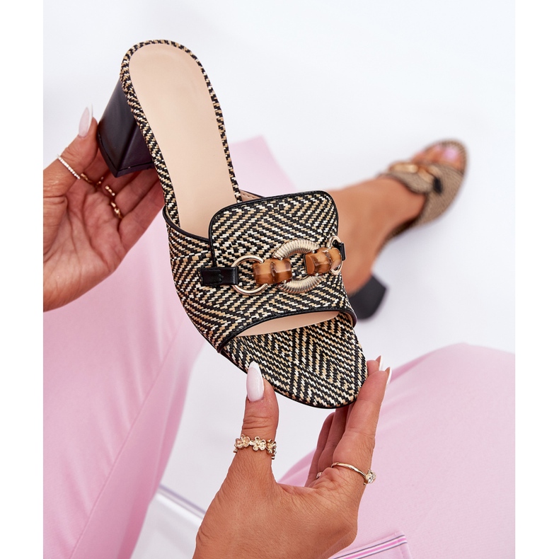 Dámské paty s černou dekorací černá 2