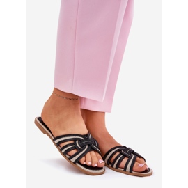 Ploché ženské pantofle s černými pruhy 1