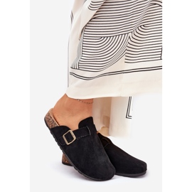 Pantofle dámské a na platformě s černou svorkou černý 1