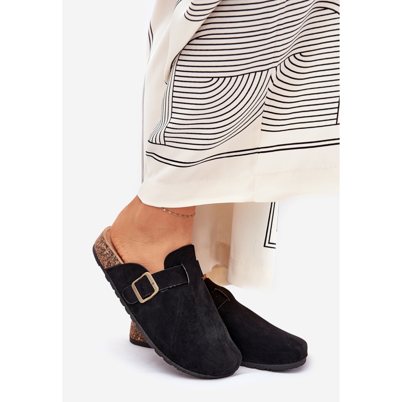 Pantofle dámské a na platformě s černou svorkou černý 1