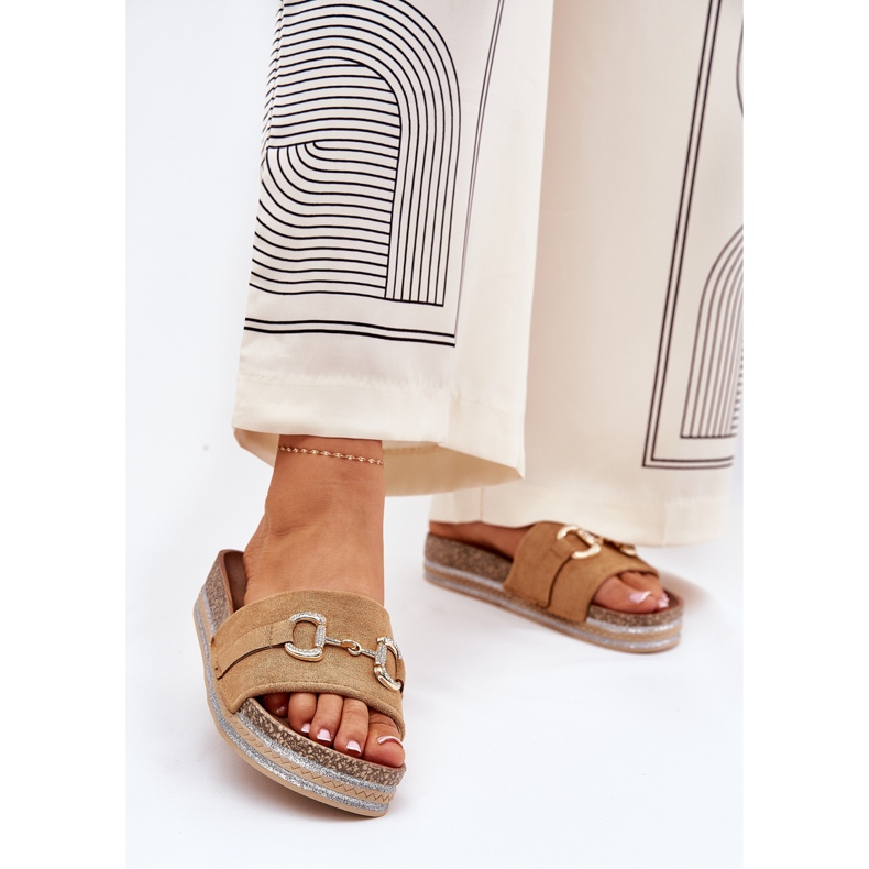 Dámské žabky na plošině se zlatým ozdobou a třpytkami velblouda hnědý 2