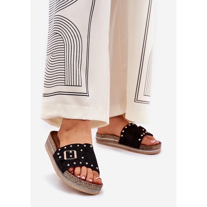 Dámské pantofle na platformě s přezkou a černými cvočky černá 1