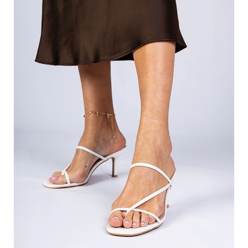 Bílé elegantní žabky na vysoké patě bílý 1