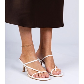 Bílé elegantní žabky na vysoké patě bílý 2