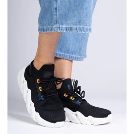 Černé sportovní tenisky na masivní podrážce černá 1