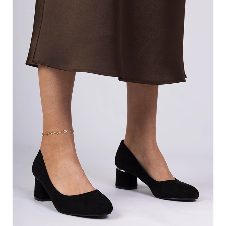 Černá klasická čerpadla na nízkém bloku 1 Černá klasická čerpadla na nízkém bloku 1