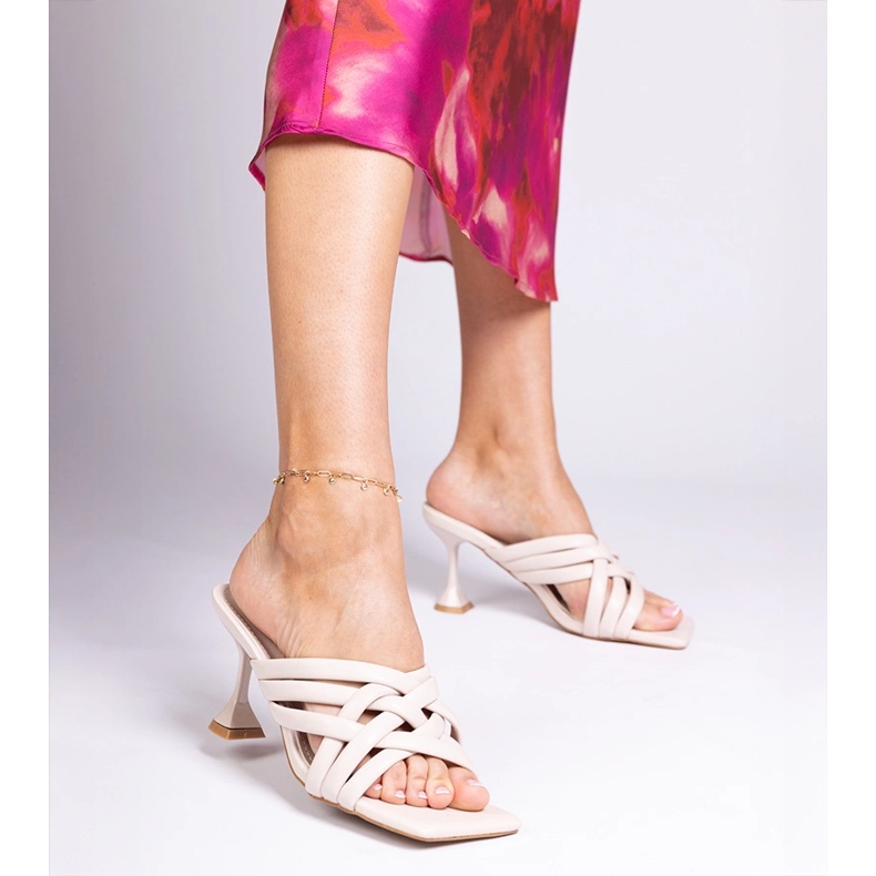 Béžové elegantní sandály na podpatku od Bourget béžový 1