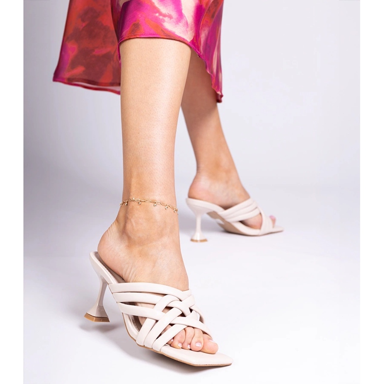 Béžové elegantní sandály na podpatku od Bourget béžový 2