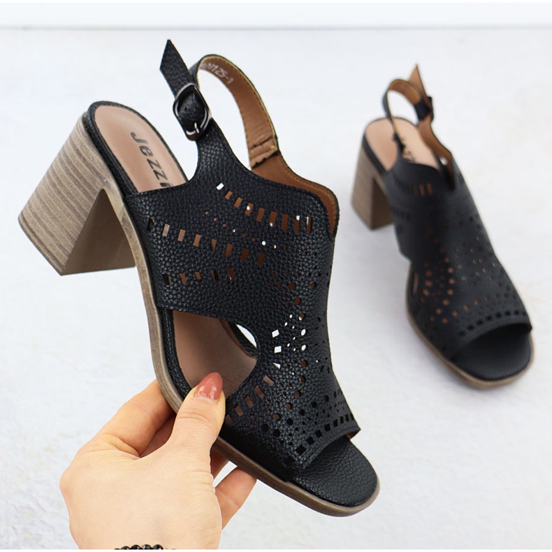 Dámské sandály s otevřenou pravou černou jezzi 24125 černá 1