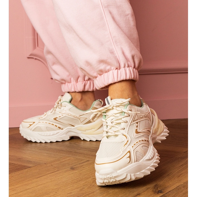 Béžové sportovní tenisky na silné podrážce béžový 1