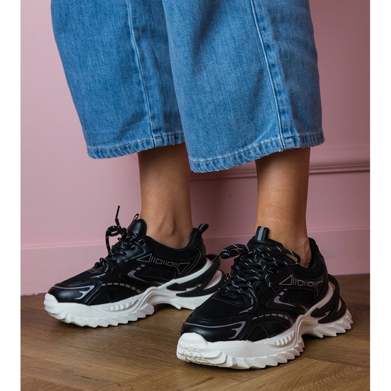 Černé sportovní tenisky na silné podrážce černá 1