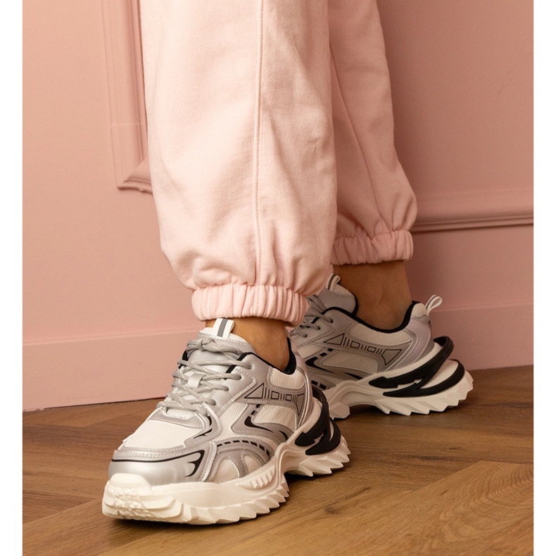 Stříbrné sportovní tenisky na husté podrážce stříbrný 1