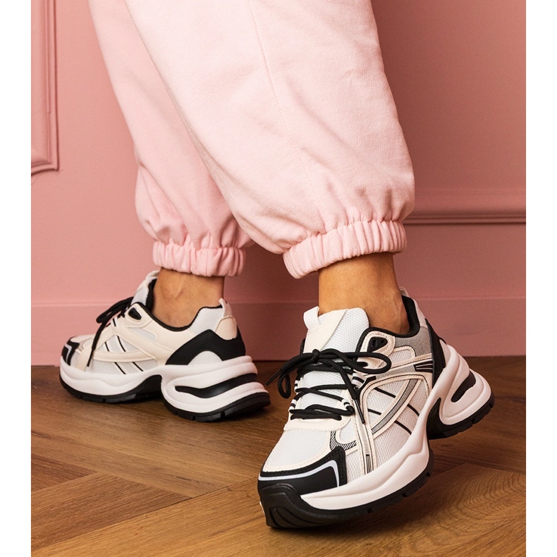 Bílé a bílé sportovní tenisky na masivní podrážce bílý 1