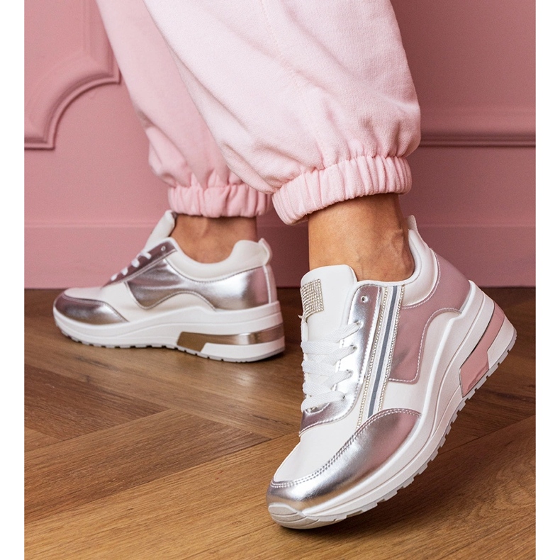 Bílé tenisky se zirkony a kovovou inzercí bílý 2